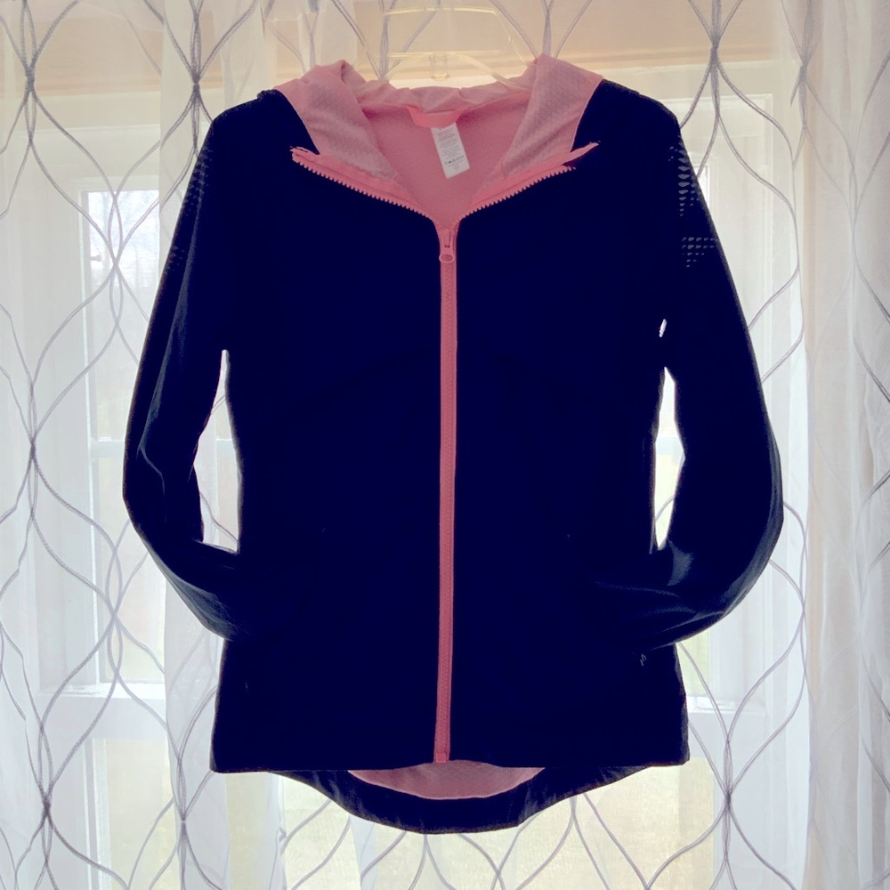 Black IVIVA (Lululemon kids) Windbreaker w/pink lining & thumb holes